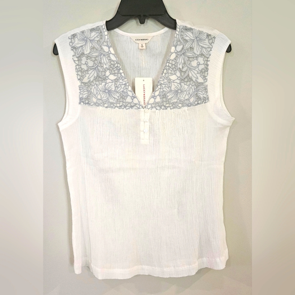 NWT Lucky Brand Sleeveless V-neck 3 Button White Top With Lt Blue Lace: Small
